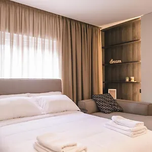 https://two-steps-apartments.albaniahotels.org