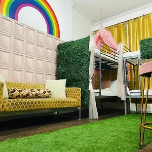 https://hen-stag-party-and-events-hotel.brighton-hotels-england.com